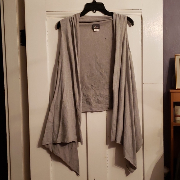 Grey Waterfall Vest - Picture 2 of 2